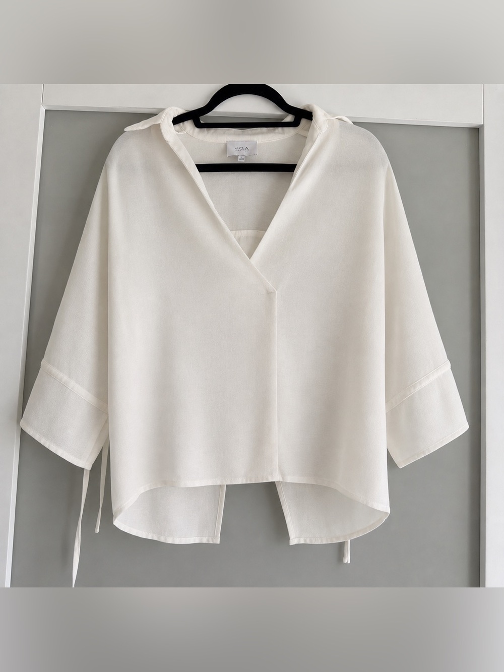 JOA white romantic V-Neck Relaxed Shirt
